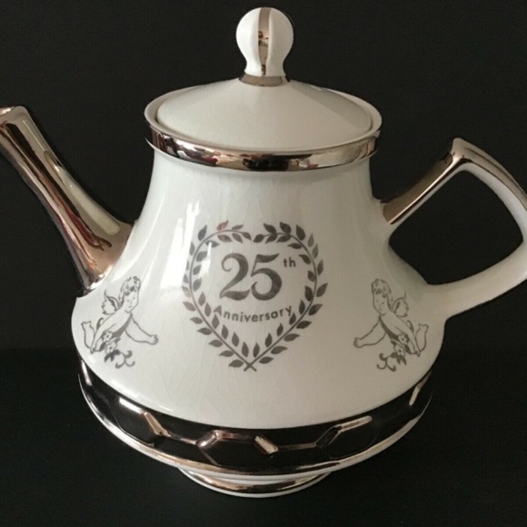 Vintage Gibsons Staffordshire England Teapot - Picture 1 of 10